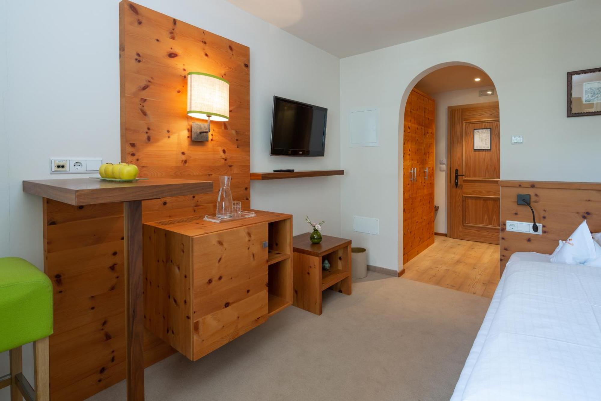 Mirabell Dolomites Hotel - Luxury Ayurveda & Spa Olang Eksteriør billede