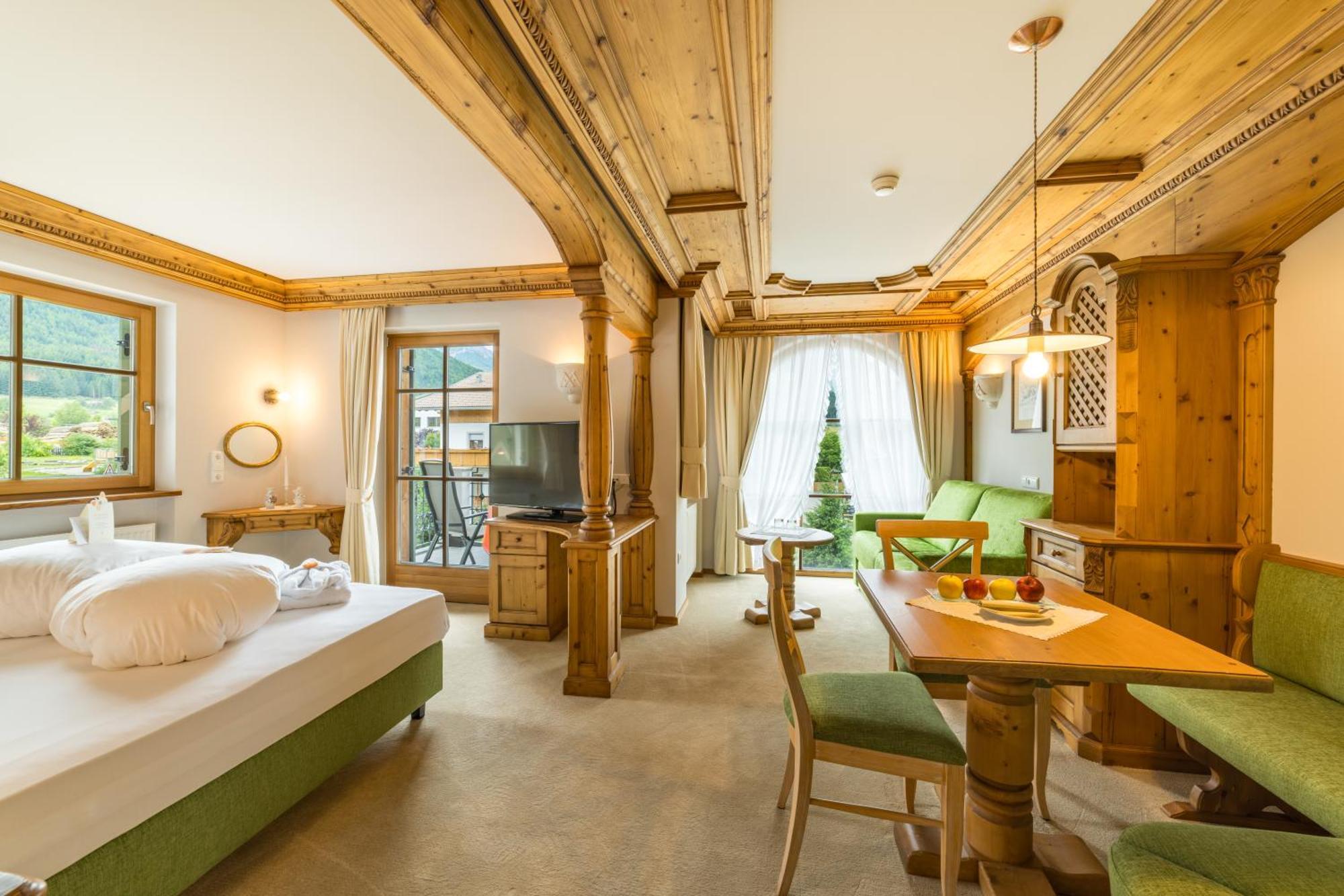 Mirabell Dolomites Hotel - Luxury Ayurveda & Spa Olang Eksteriør billede