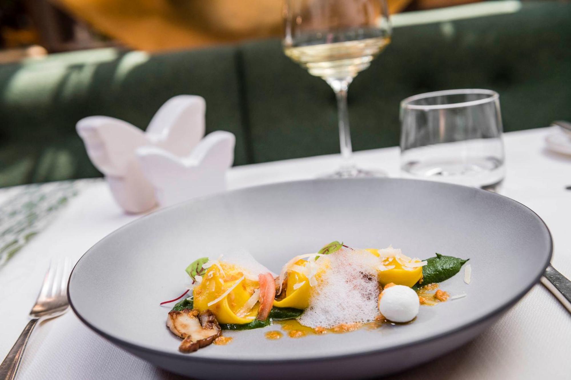 Mirabell Dolomites Hotel - Luxury Ayurveda & Spa Olang Eksteriør billede