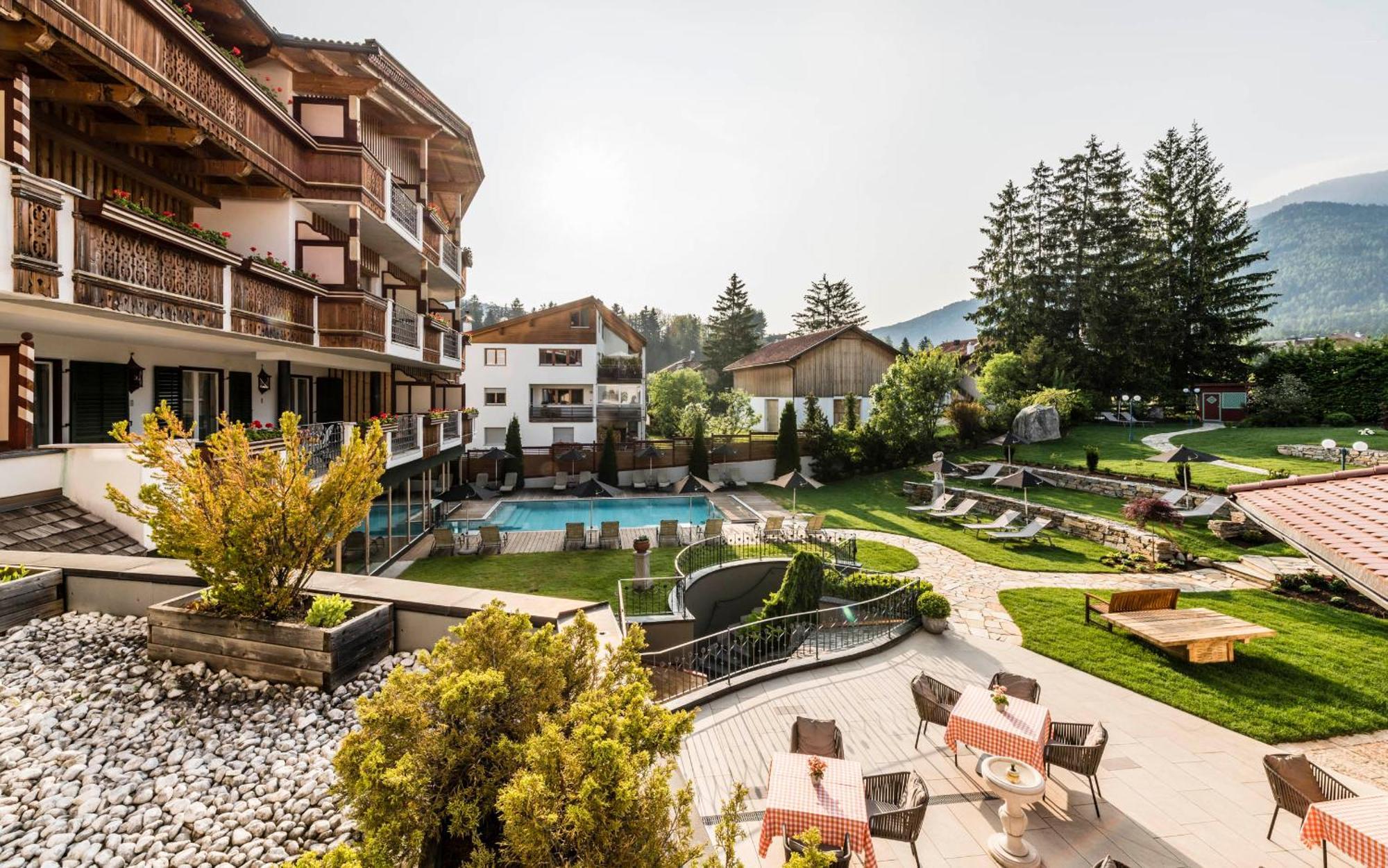 Mirabell Dolomites Hotel - Luxury Ayurveda & Spa Olang Eksteriør billede