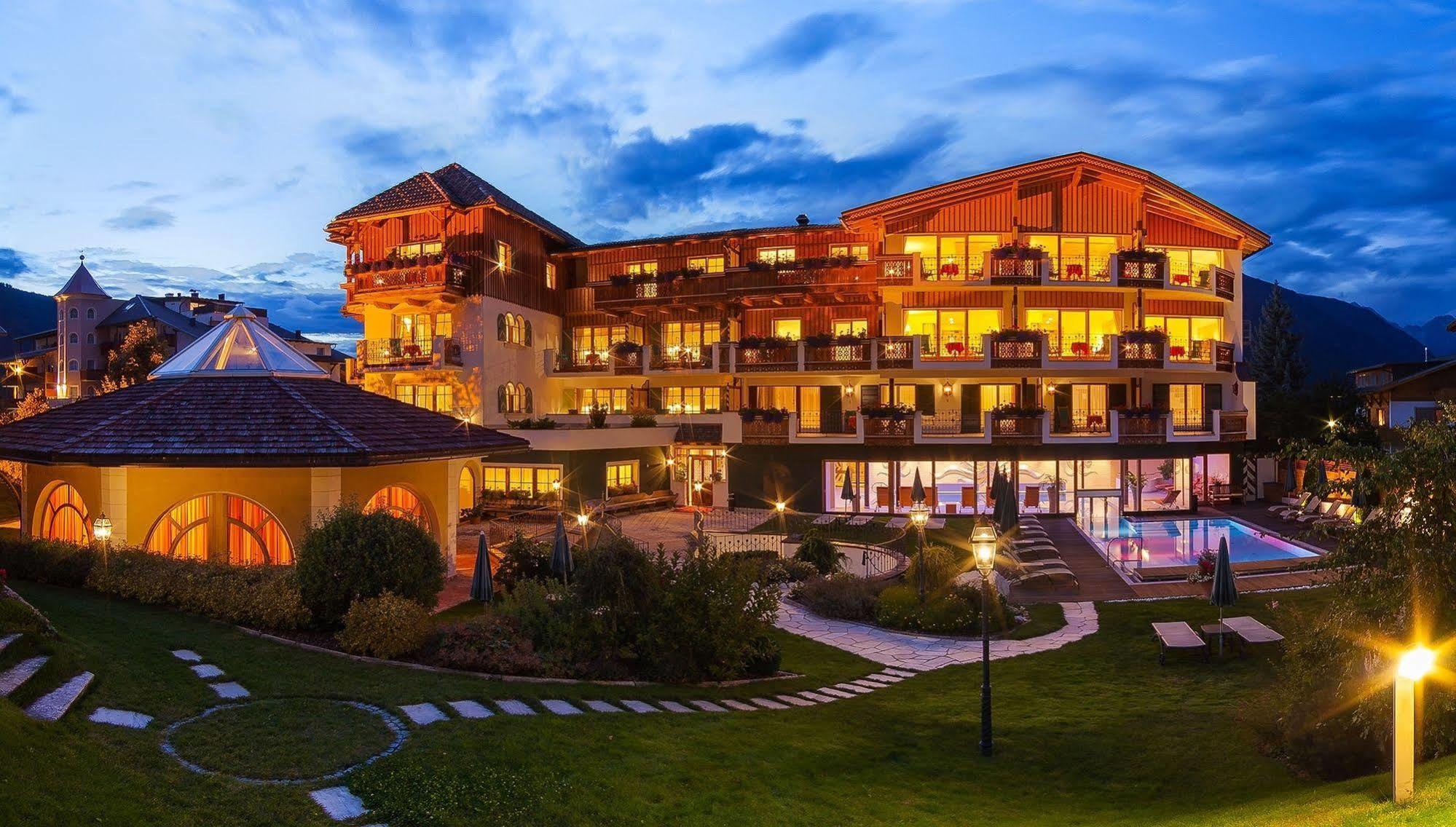 Mirabell Dolomites Hotel - Luxury Ayurveda & Spa Olang Eksteriør billede
