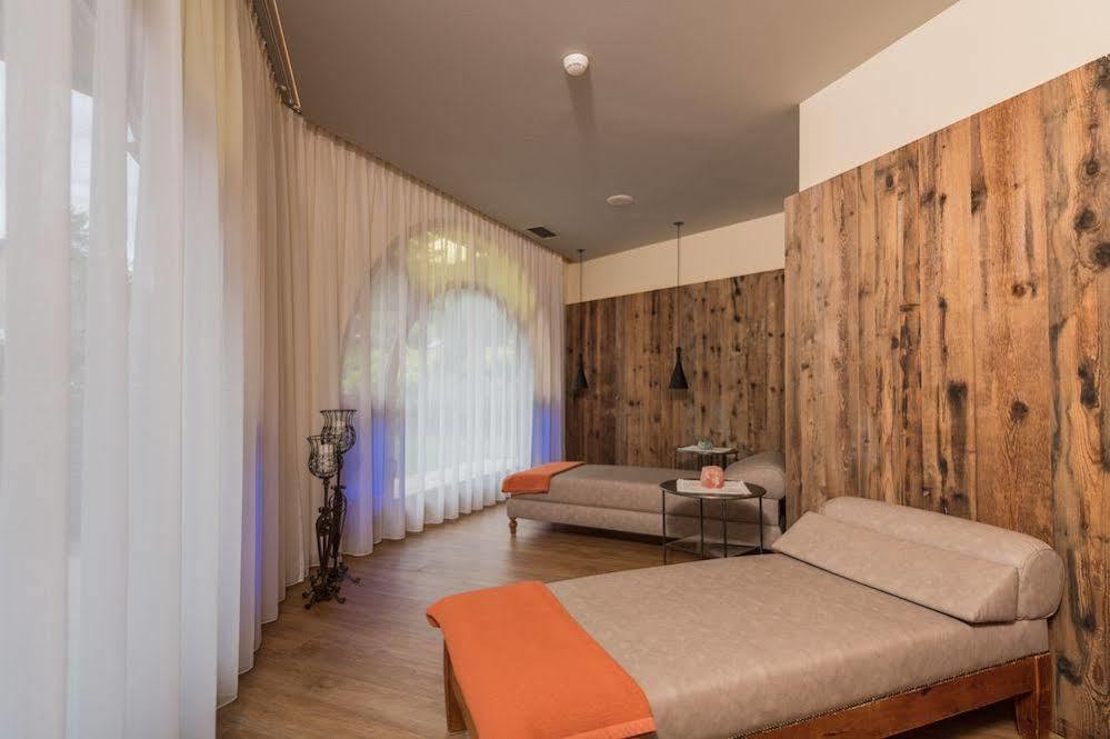 Mirabell Dolomites Hotel - Luxury Ayurveda & Spa Olang Eksteriør billede